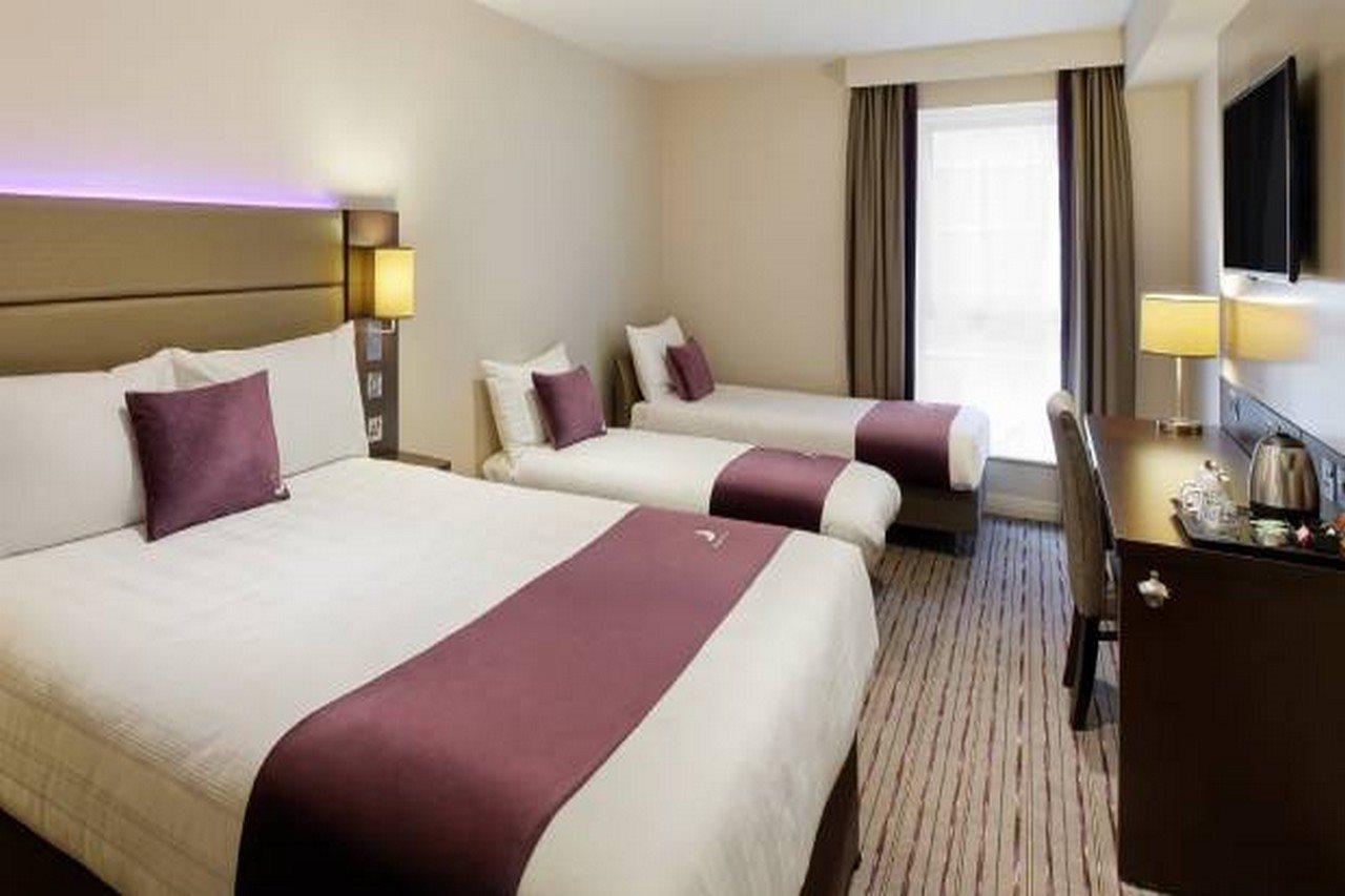 Premier Inn London Wimbledon South ภายนอก รูปภาพ