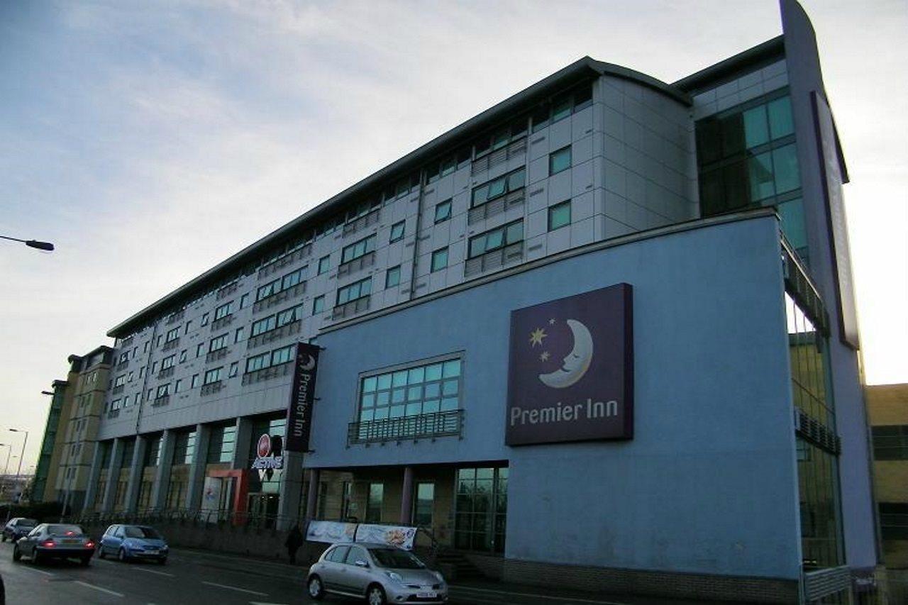 Premier Inn London Wimbledon South ภายนอก รูปภาพ